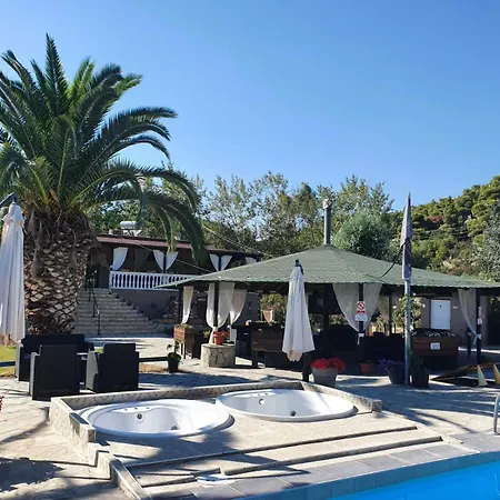 Koviou Village 3*